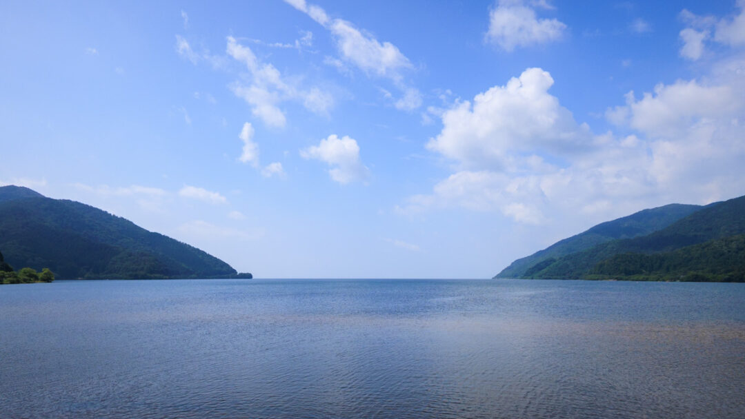 西浅井町大浦から見た琵琶湖の風景
